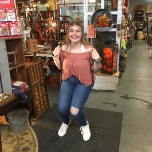 Meet your Posher, Mia